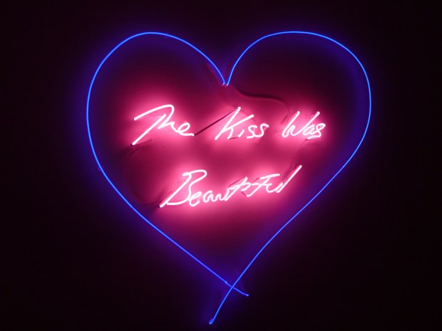 EMIN-R002175-The-Kiss-Was-Beautiful-2012-Blue-and-pink-neon-Galleria-Lorcan-ONeill-Roma-1